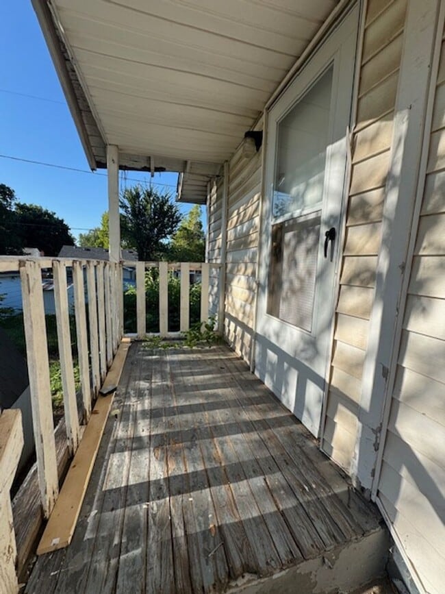 property at 124 SE 38th St