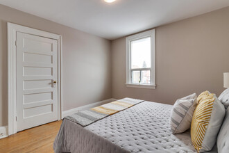 Very nice and clean 2 Bedroom Upper in cen in Oshawa, ON - Building Photo - Building Photo