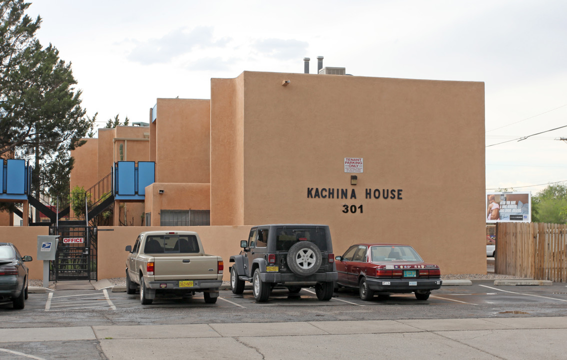 Kachina Apartments in Albuquerque, NM - Building Photo