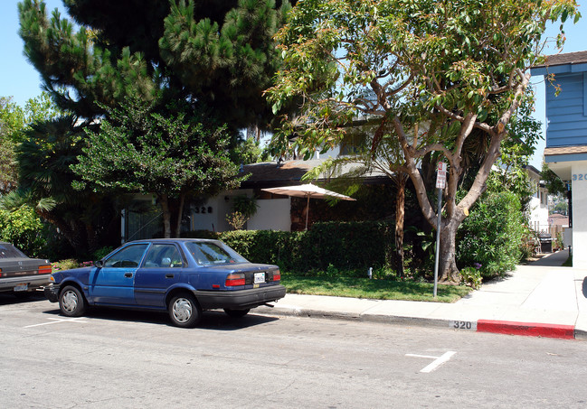 328 Standard St in El Segundo, CA - Building Photo - Building Photo