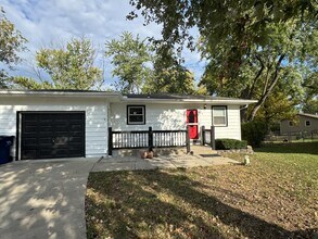 4 Sharps Ct in Eudora, KS - Building Photo - Building Photo