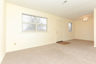 Buckingham Apartments in Elizabethtown, KY - Building Photo - Interior Photo