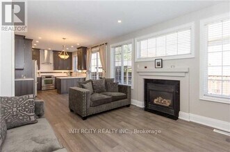 43 Crew Crescent in Vaughan, ON - Building Photo - Building Photo