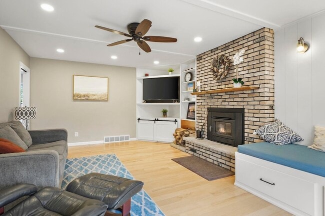 310 Yosemite Trail in Madison, WI - Building Photo - Building Photo