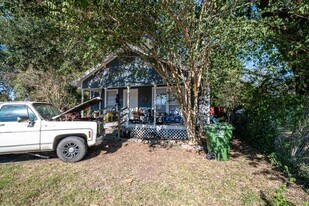 201 S Cleveland St in Dayton, TX - Building Photo