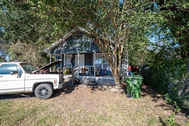 property at 201 S Cleveland St