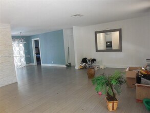 8090 W 18th Ct in Hialeah, FL - Building Photo - Building Photo