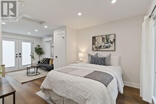 1332 Majestic Dr in Burlington, ON - Building Photo