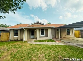 6838 Blue Lake Dr in San Antonio, TX - Building Photo