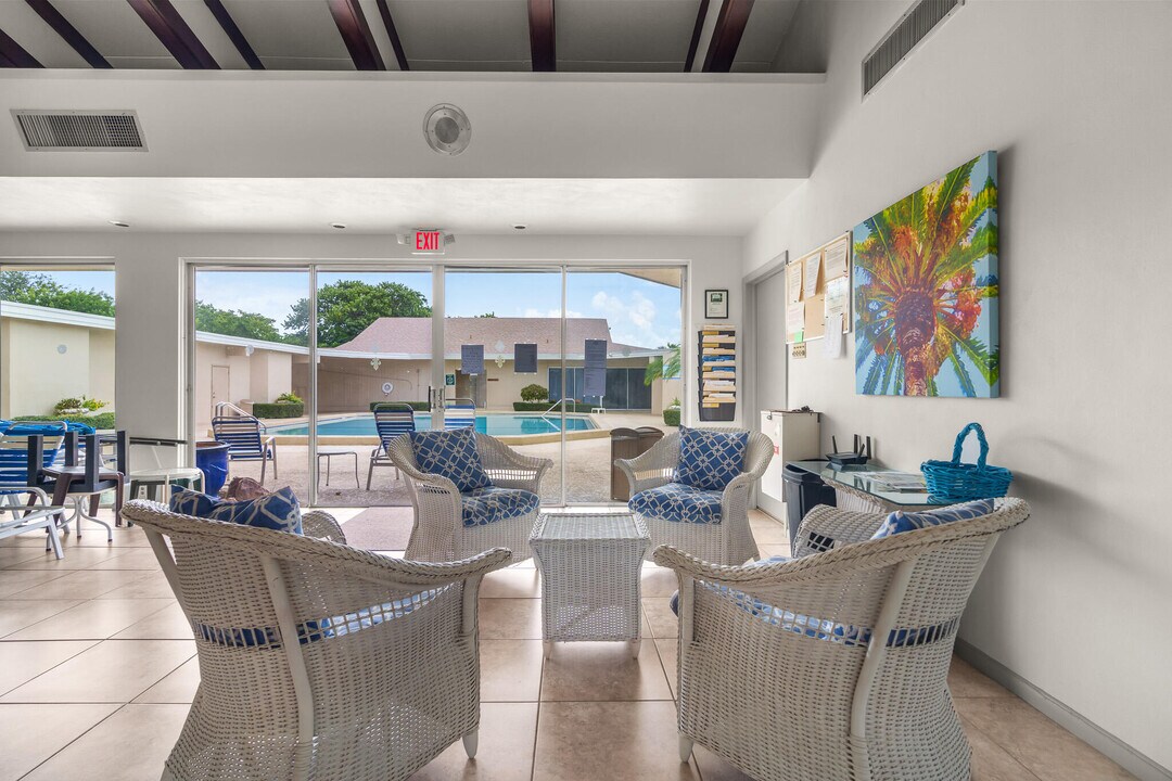 410 NE 17th Ave in Boynton Beach, FL - Building Photo