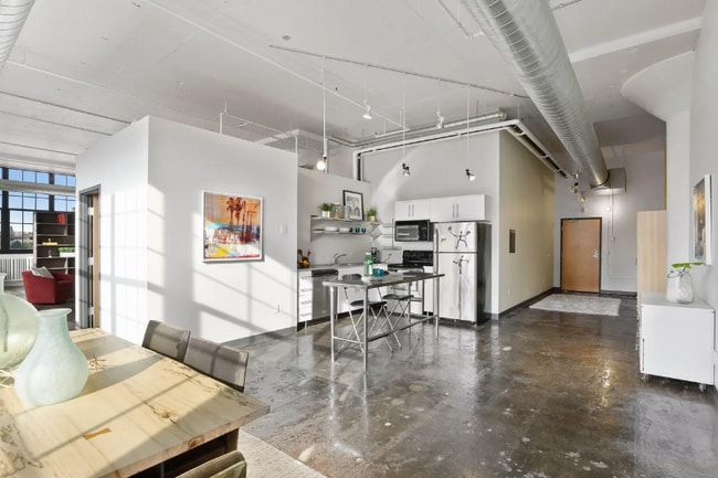 500 Robert St N in St. Paul, MN - Foto de edificio - Building Photo