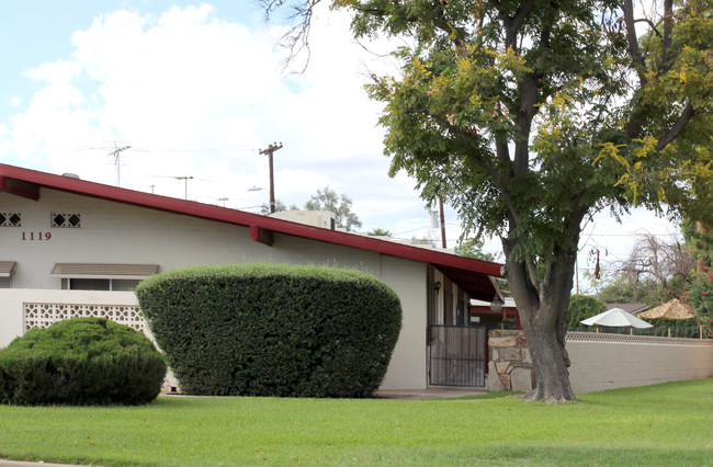 1119 E Montebello Cor in Phoenix, AZ - Building Photo - Building Photo