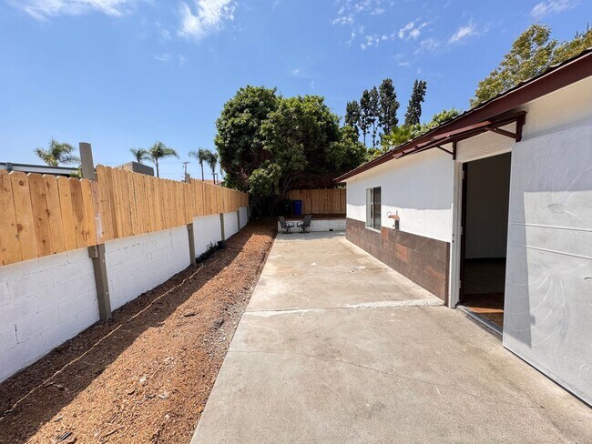 1335 W Vista Way, Unit 1335 W Vista Way Unit A in Vista, CA - Building Photo - Building Photo