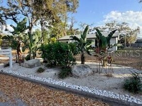 2440 Hillview St in Sarasota, FL - Building Photo - Building Photo