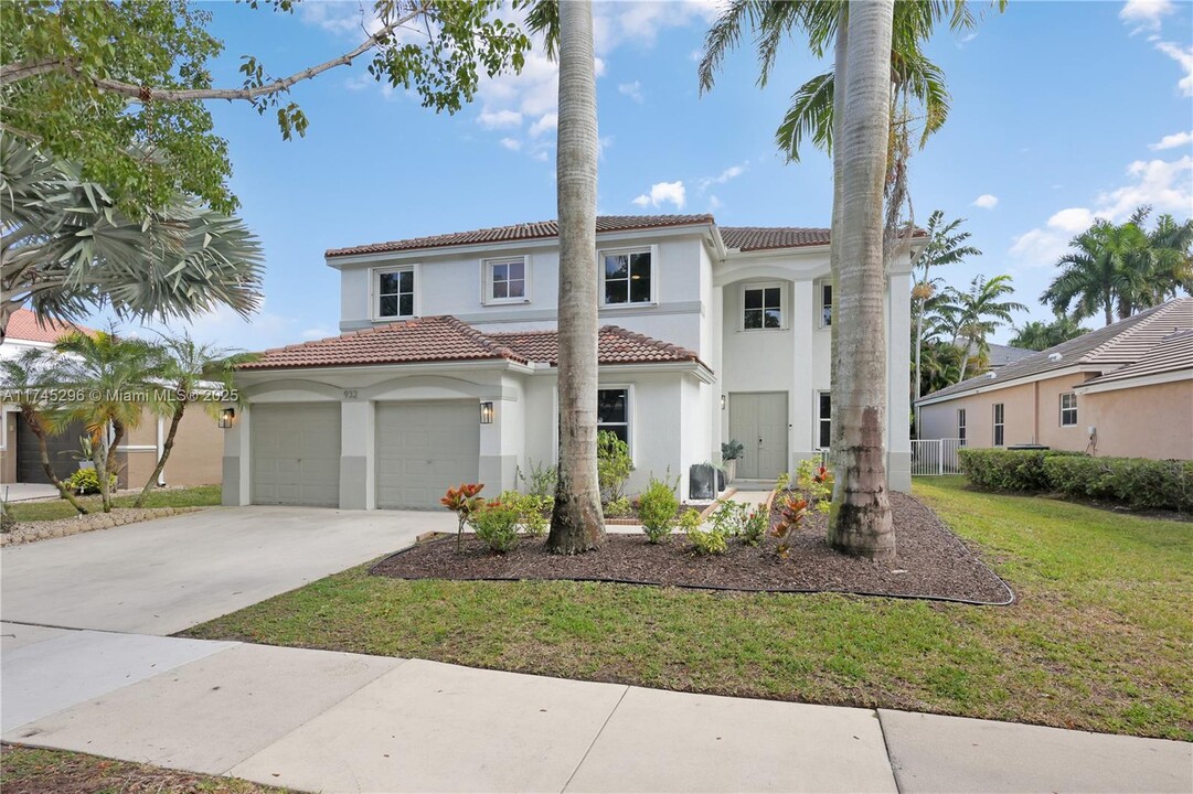 932 Nandina Dr in Weston, FL - Foto de edificio