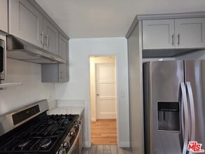 102 Gaviota Ave in Long Beach, CA - Building Photo - Building Photo