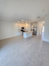 7653 Waterscape Dr in Groveland, FL - Building Photo - Building Photo