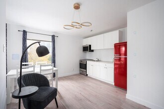 1711 R. Saint-Denis in Montréal, QC - Building Photo - Building Photo