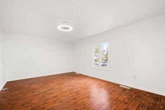 302 Pinebrooke Cir in Downingtown, PA - Building Photo - Building Photo