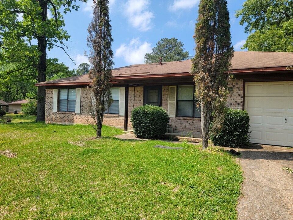 6352 Crosswind Dr in Shreveport, LA - Building Photo