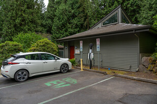 Cedar Ridge Condominium in Redmond, WA - Foto de edificio - Building Photo