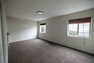 401 S Main St, Unit #3 in Newberg, OR - Foto de edificio - Building Photo