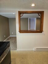 63 10th St, Unit 1 in Norwich, CT - Building Photo