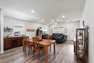 405 Perry Pl in Rockdale, TX - Building Photo - Building Photo
