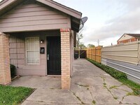 4003 Farmer St photo'