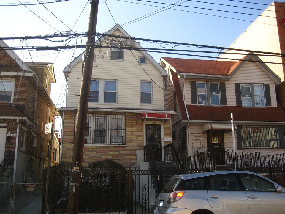 112-20 39th Ave in Flushing, NY - Foto de edificio