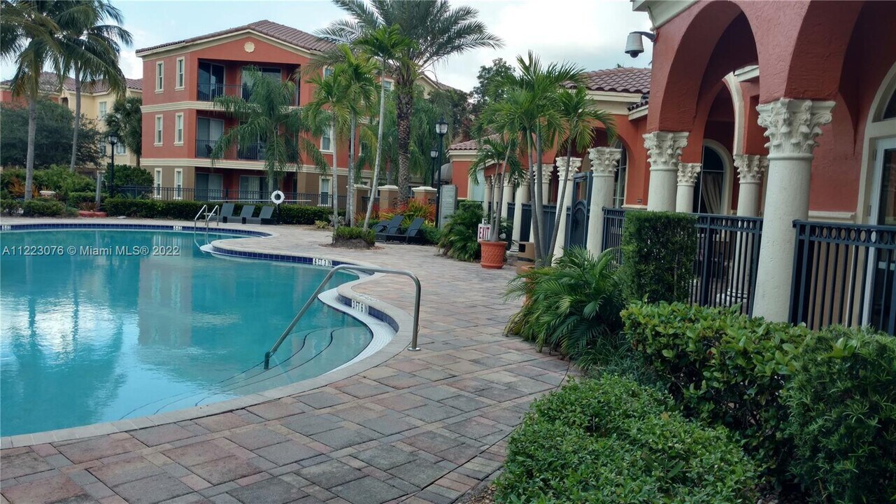 3022 SW 129th Ter, Unit 616 in Miramar, FL - Building Photo