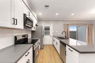 2002 Fairview St in Houston, TX - Building Photo - Building Photo