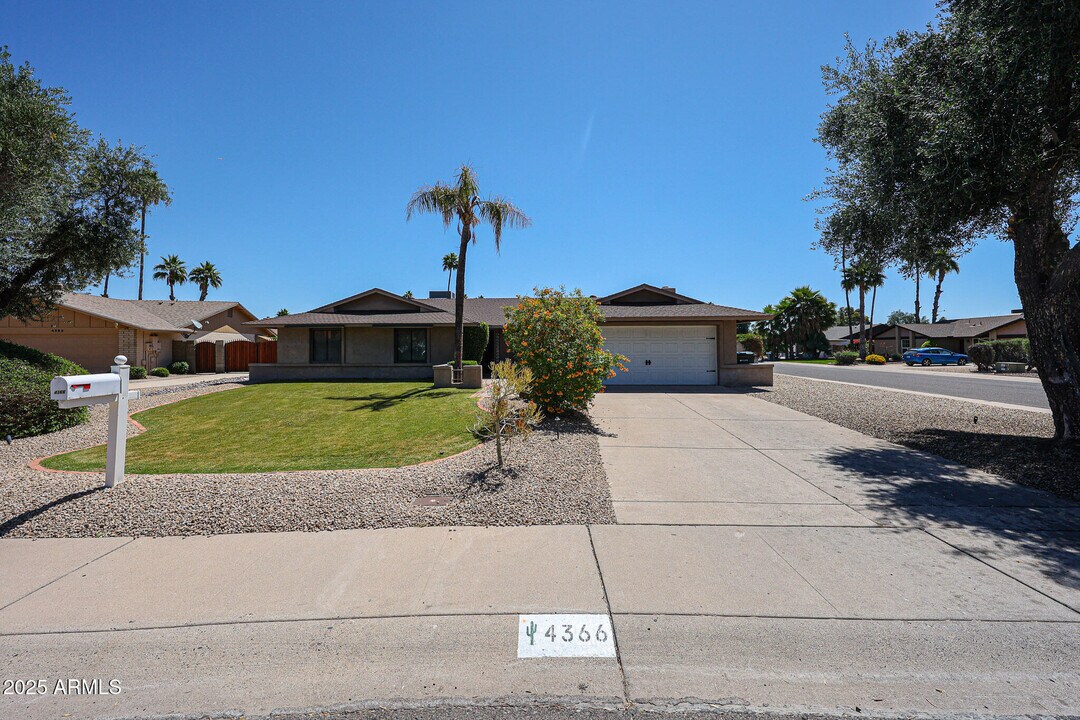4366 E Redfield Rd in Phoenix, AZ - Building Photo