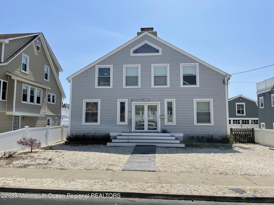 17 1st Ave in Seaside Park, NJ - Building Photo