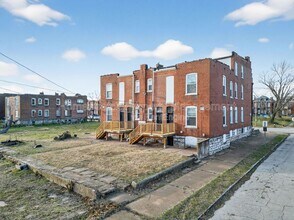 2100 Adelaide Ave in St. Louis, MO - Building Photo - Building Photo