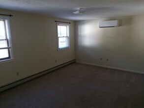 15 Catalpa Cir in Worcester, MA - Building Photo - Building Photo