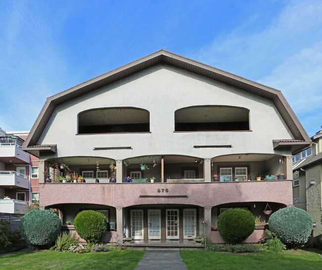 875 W 14th Ave in Vancouver, BC - Building Photo - Building Photo