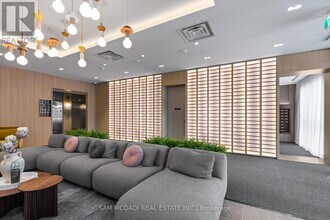 750 Whitlock Ave in Milton, ON - Building Photo - Building Photo