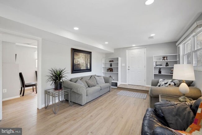 8418 Stonewall Dr in Vienna, VA - Building Photo - Building Photo