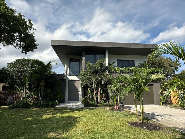 1065 NE 119th St in Biscayne Park, FL - Building Photo - Building Photo