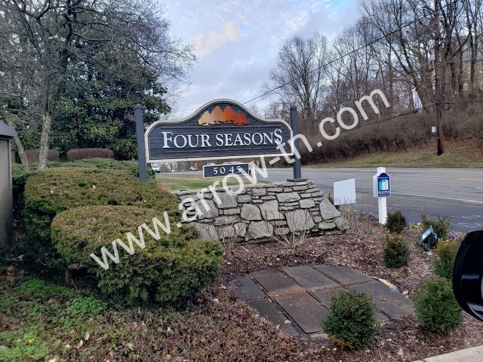 243 Summit Ridge Dr in Nashville, TN - Foto de edificio