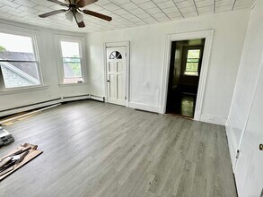 225 Willow St-Unit -3 in Waterbury, CT - Foto de edificio - Building Photo