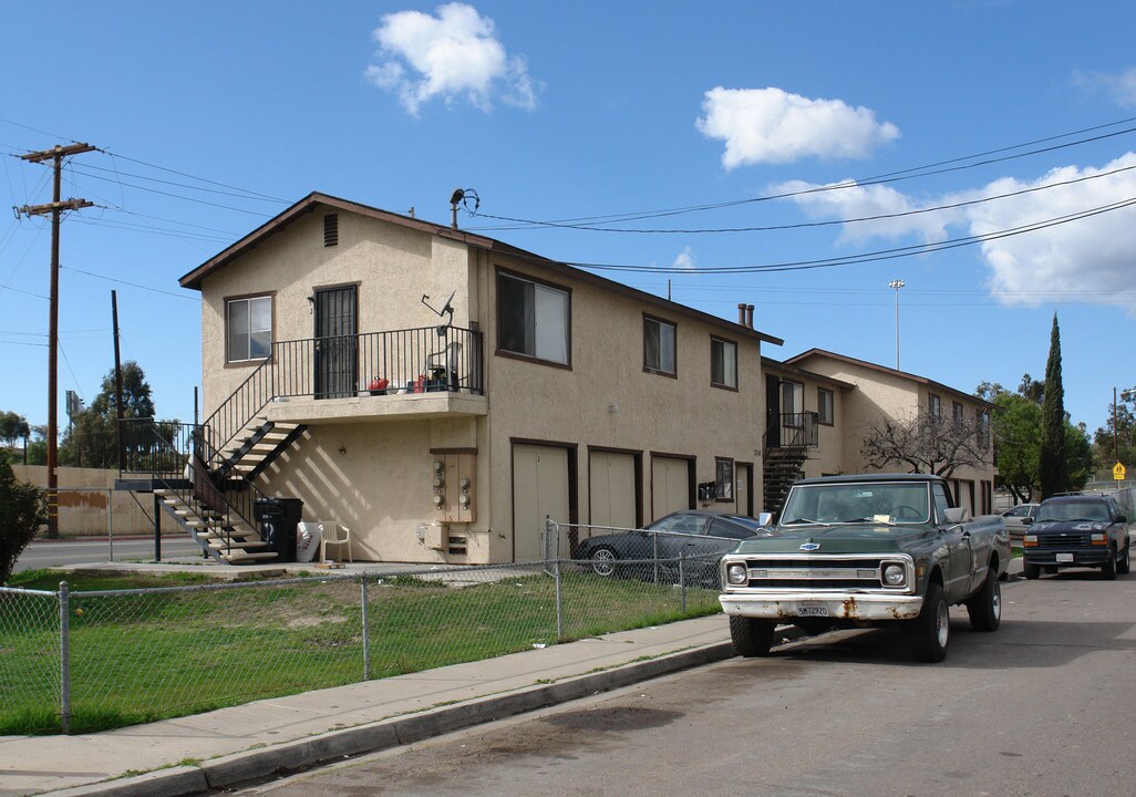 330 Hill St in San Ysidro, CA - Foto de edificio