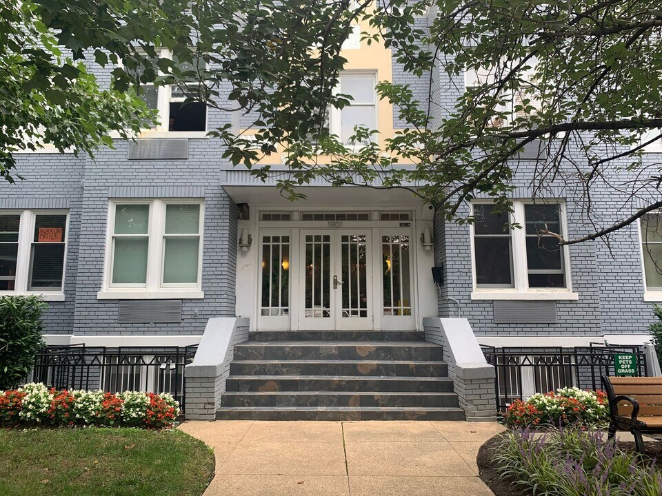 1901 16th St NW in Washington, DC - Building Photo
