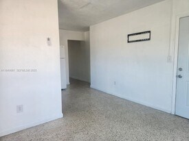 10 NW 48th Pl in Miami, FL - Building Photo
