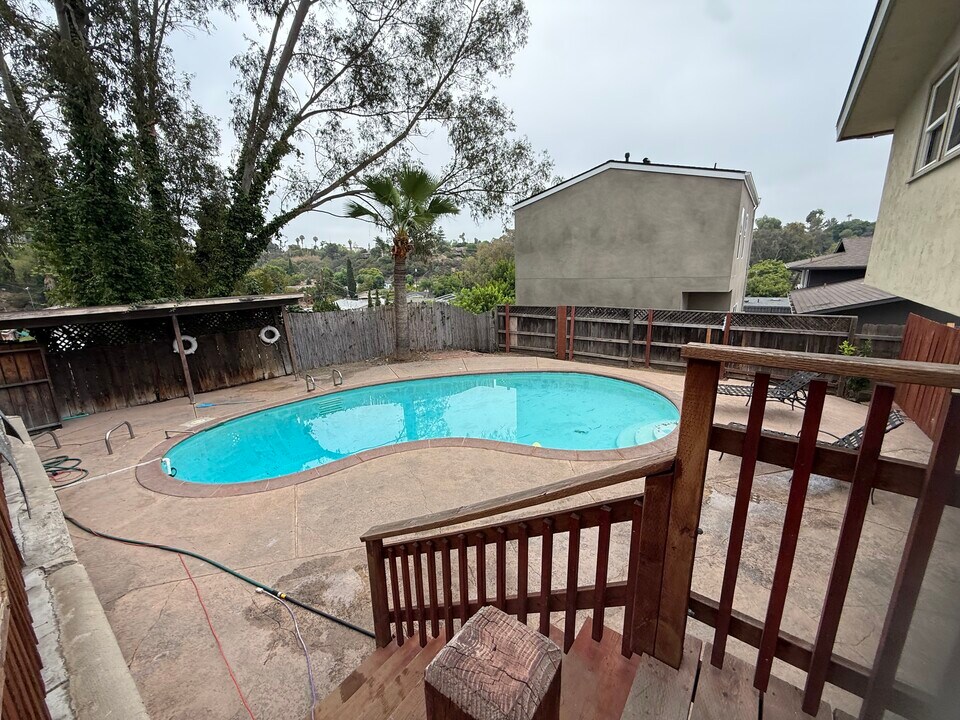 4951 Campanile Dr in San Diego, CA - Foto de edificio