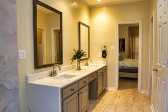 14023 Highmark Sq in Dallas, TX - Building Photo - Building Photo