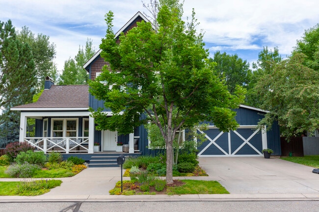 property at 405 Meadow Ct