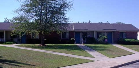 Cloverleaf Apartments II in Bishopville, SC - Building Photo