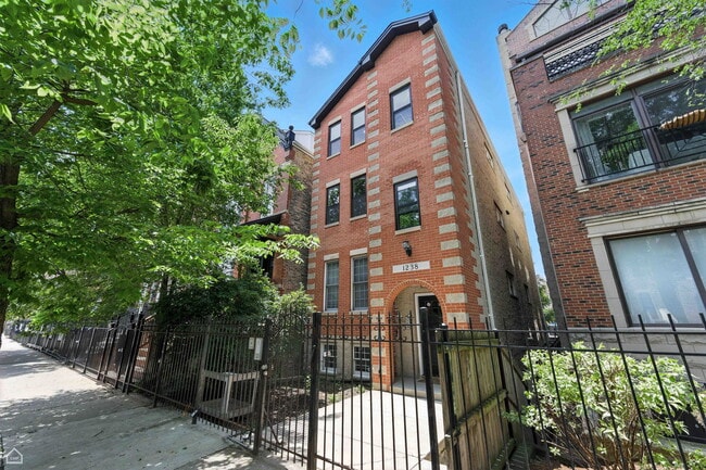 1238 N Cleaver St, Unit 3 in Chicago, IL - Building Photo - Building Photo